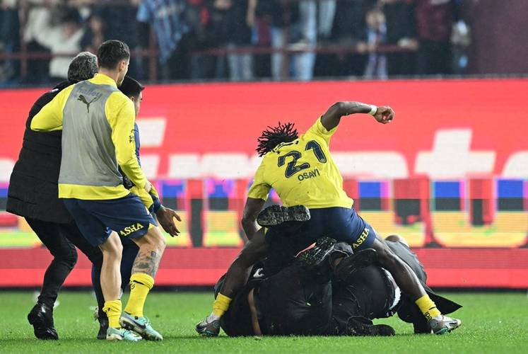 爱游戏体育-重磅！埃因霍温刷新队史纪录备战欧联冲刺阶段亚冠传出新动向，蒂姆连续三场比赛得分超过大比分领先